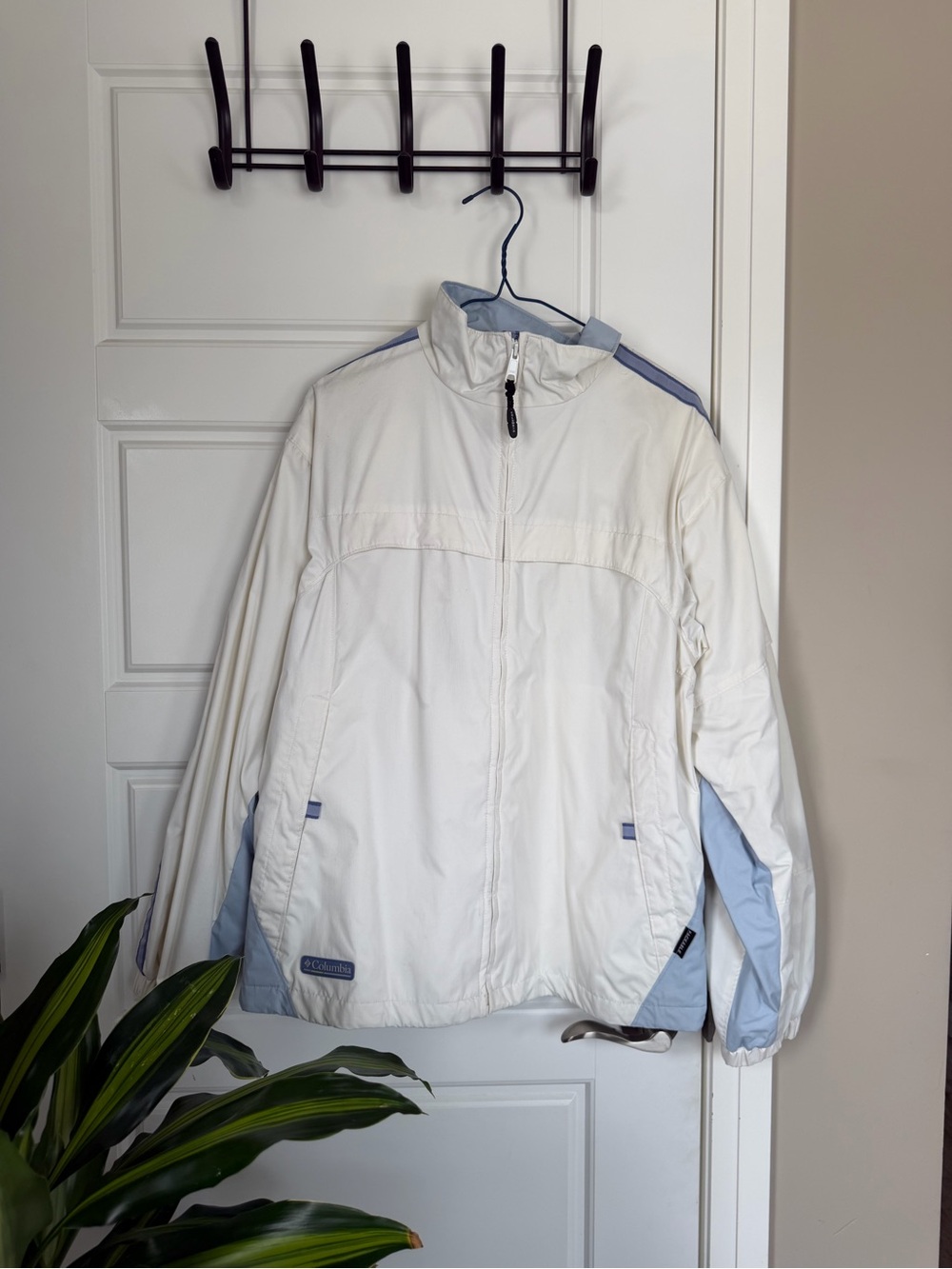 Vintage Columbia Women’s White & Light Blue Windbreaker Jacket
